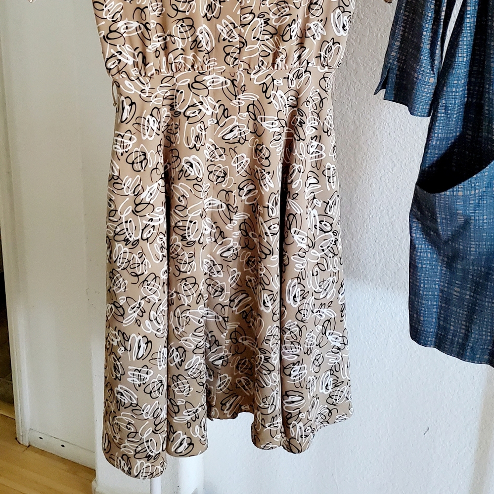 Classy Vintage Dresses - Picture 4 of 12